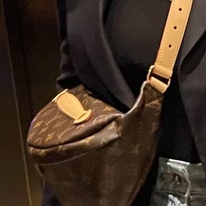 Lv Fanny packed . Used only twice ( photos coming soon )